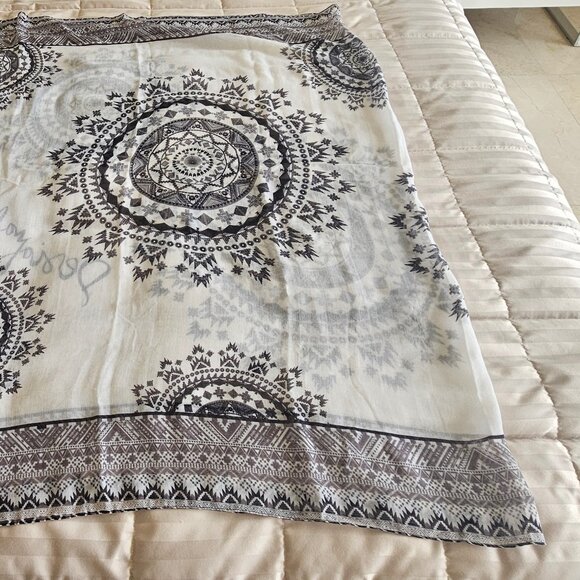 Desigual Black & White Mandala-Print Women's Lightweight Acrylic Scarf/Sarong - Picture 5 of 6